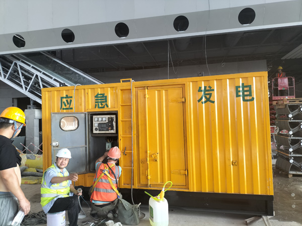 崇仁怎样判断空气滤清器是否需要更换？